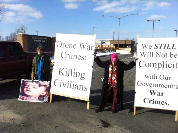 Protesters outside Hancock Airfield in Syracuse, NY (Pax Christi USA / Fr. Bill Pickard)